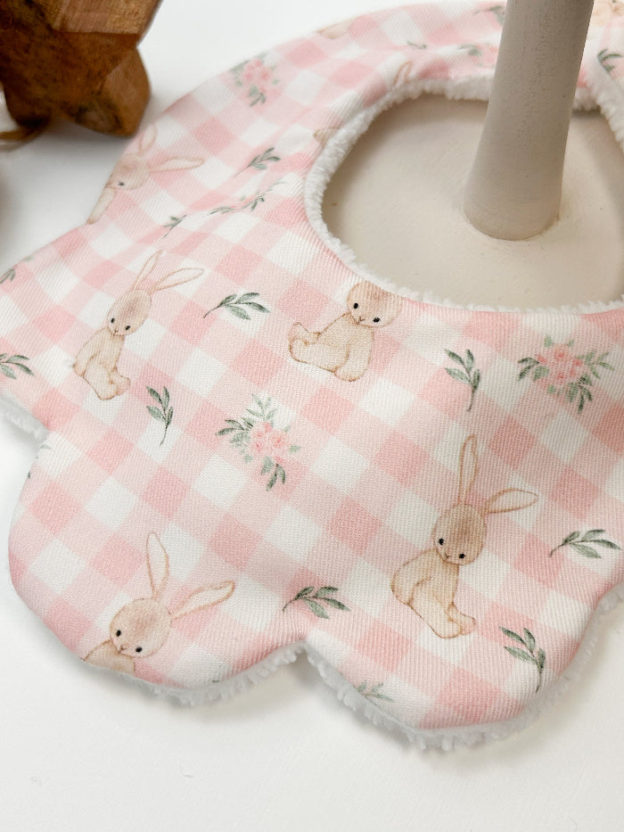 Conjunto de babero con lazo a juego Modelo: Conejito