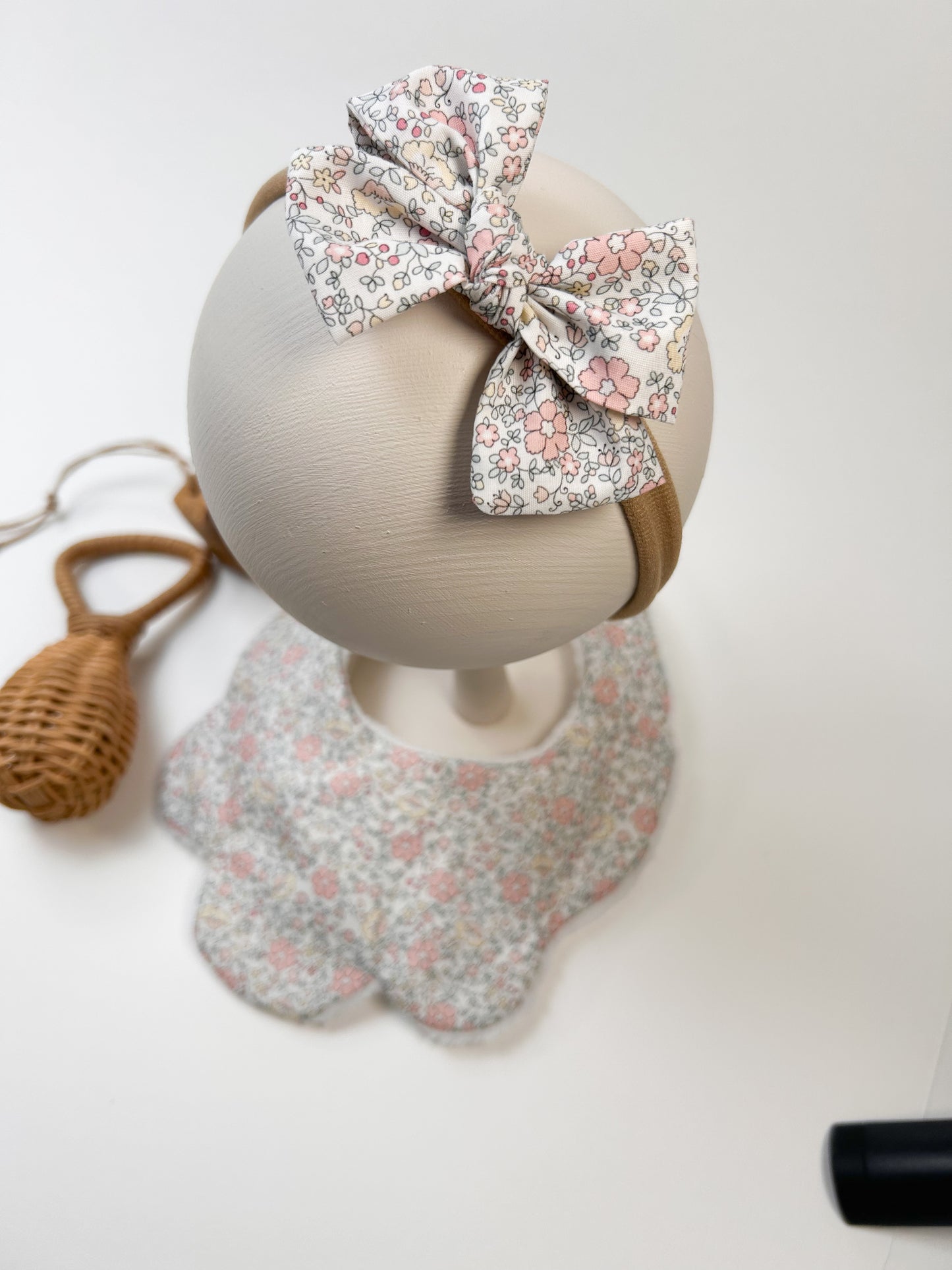 Conjunto de babero+lazo a juego Modelo: Itziar
