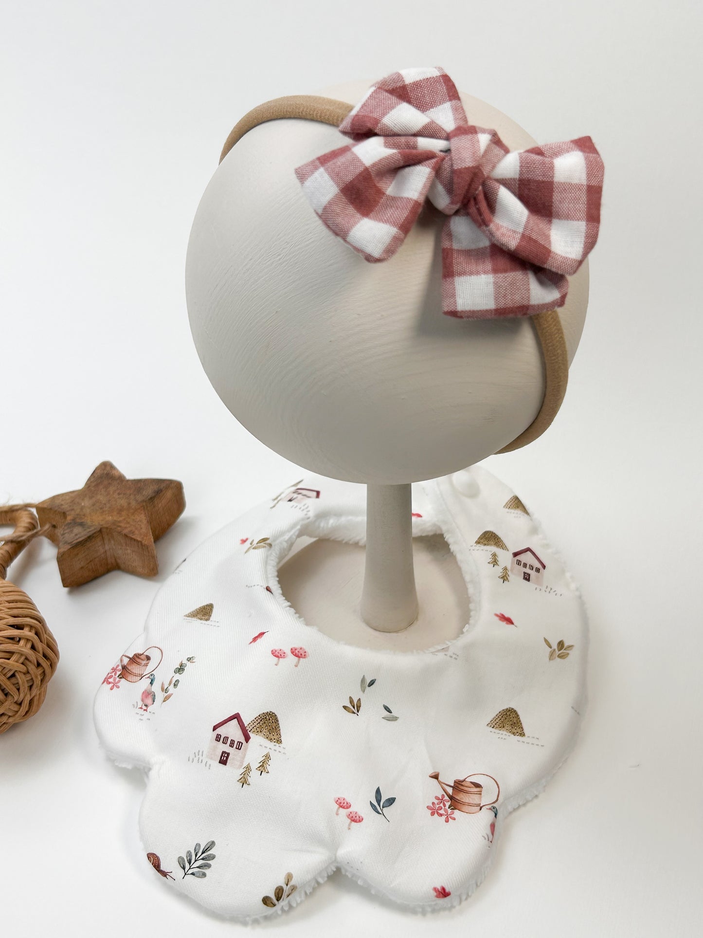 Conjunto de babero con lazo a juego Modelo: Casita