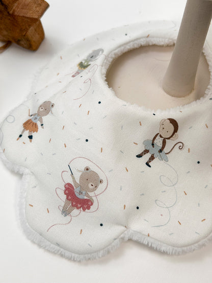 Conjunto de babero con lazo a juego Modelo: Circo